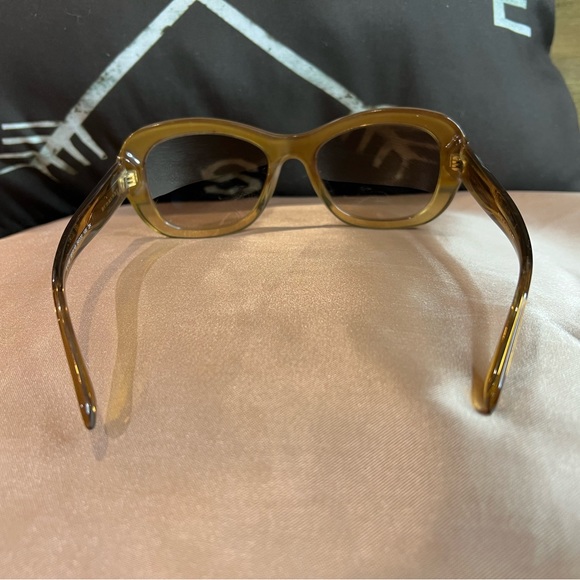 Authentic Burberry Sunglasses - Picture 4 of 14